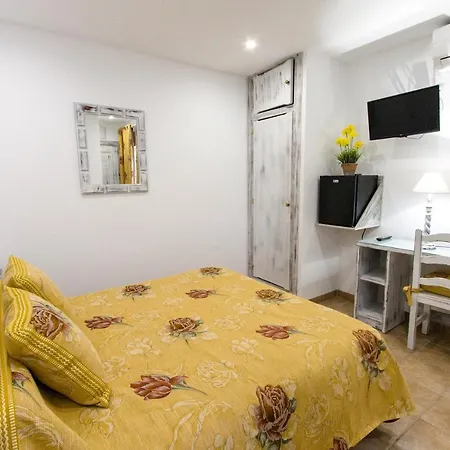 ゲストハウス La Estrella