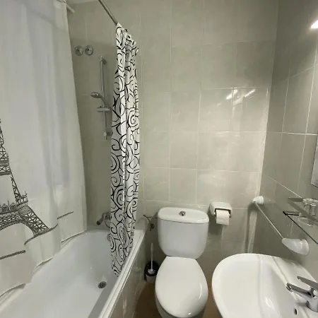 ゲストハウス La Estrella